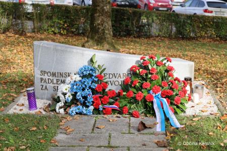 Ob 1. novembru smo se s polaganjem cvetja poklonili žrtvam vojn (10)